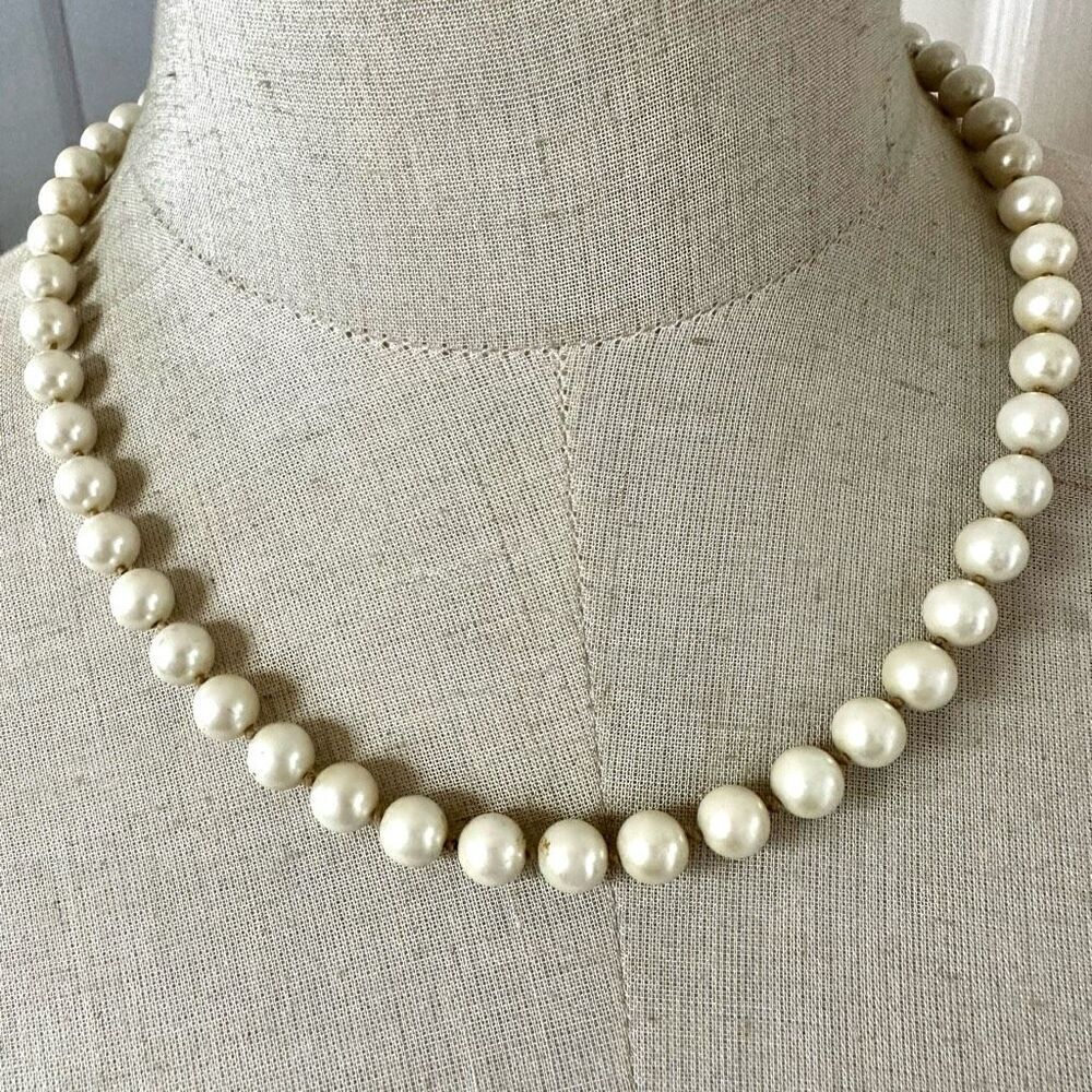 Faux pearl vintage beaded necklace